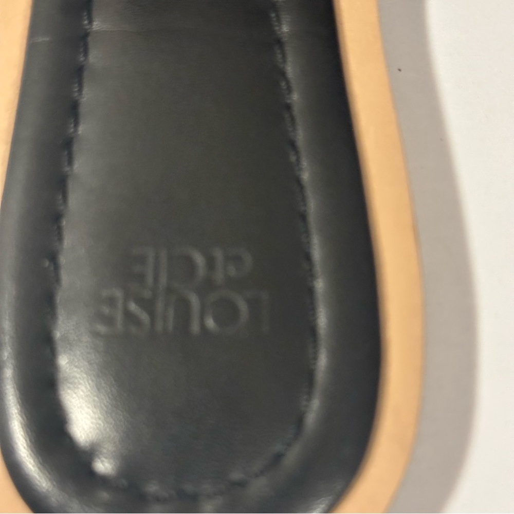 Louise et Cie Altan Sandals Leather Toe Ring
Black with Gold Buckle Preppy 8.5 - Picture 14 of 14